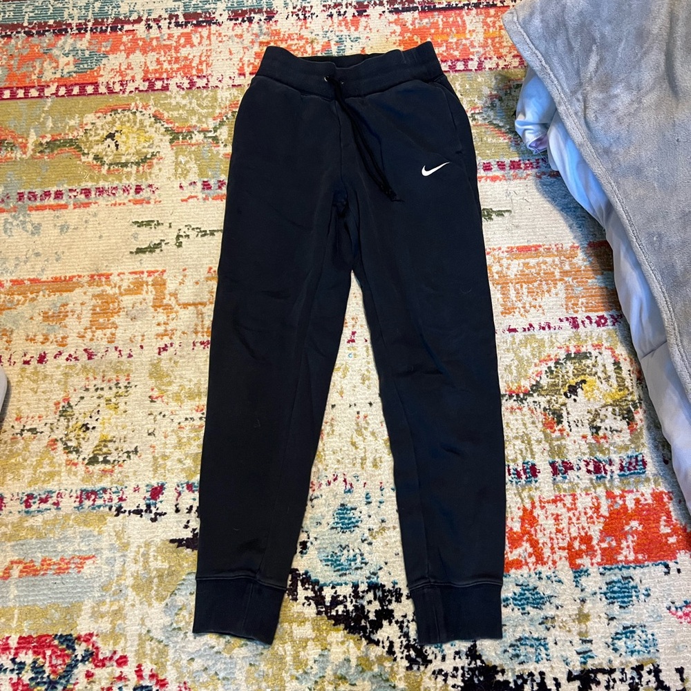 Black high waisted Nike sweatpants size small
